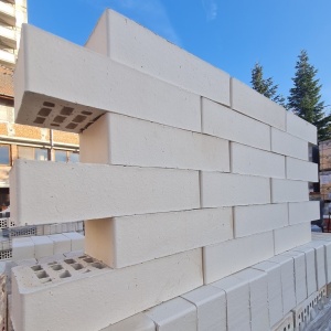 Caramida Alba Opeka profil stanga