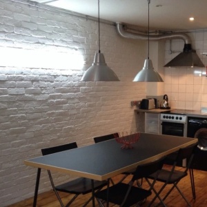 coltar caramida aparenta alb stil modern