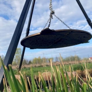 gratar camping fonta cu agatatoare