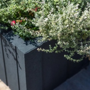suport plante beton antracit pentru exterior