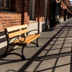 banca parc Krakow din lemn si fonta