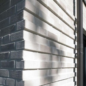 Caramida Aparenta Aarhus, alb gri multicolor, NF (240x71x14 mm) exterior