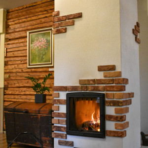 Semineu Modular Mats finisaj rustic cu caramida
