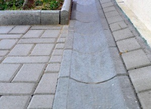 rigola rosu 25.5x16x8 cm pentru pavaj exterior
