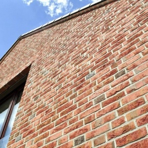 caramida ceramica klinker Wasserstrich rosu deschis pentru fatade moderne