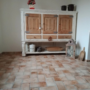 Pardoseala din ciment cu aspect de caramida veche rock