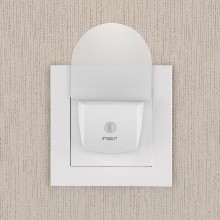 Lampa de veghe pentru priza, cu senzor de noapte sau zi, 0+ luni, Reer NightGuide 52380 - Img 6