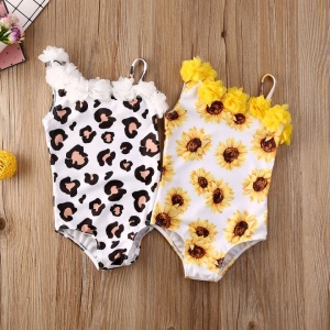 Costum de baie cu floricele atasate Drool