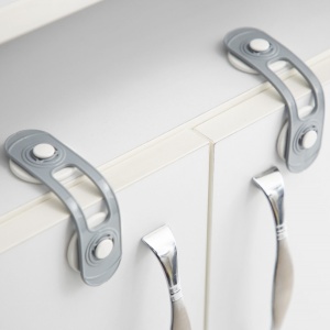 Set 2 mini sigurante universale pentru usi si dulapuri BabyJem, gri - Img 2