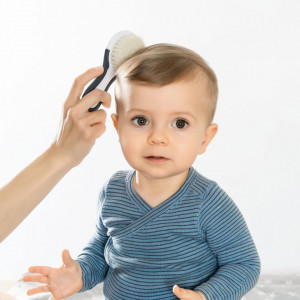 Set perie si pieptene ingrijire bebelusi, cu par natural de capra, alb cu gri, BabyCare Hair, Reer 81070 - Img 4