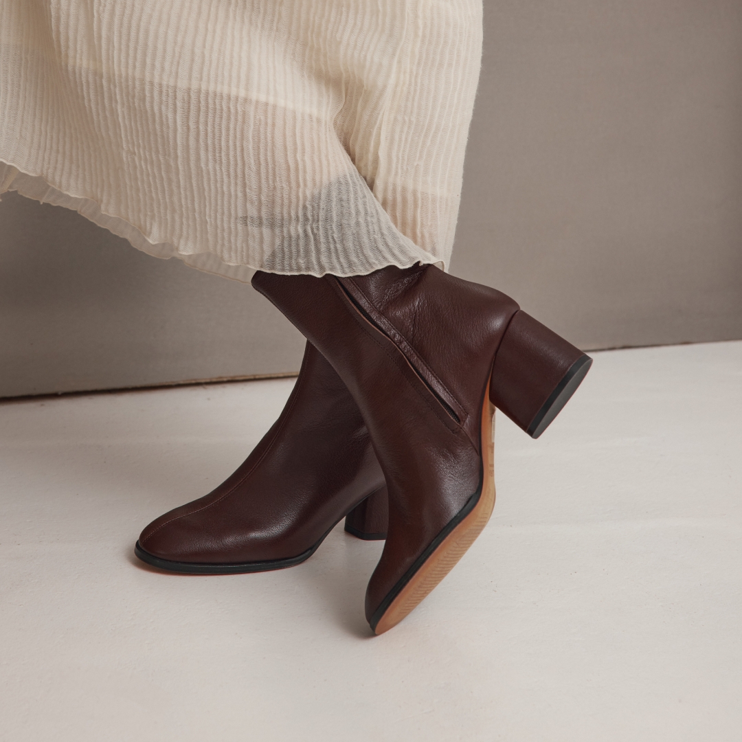 Botine maro cu vârf rotund și toc gros Celine din piele naturală de capră - Img 3