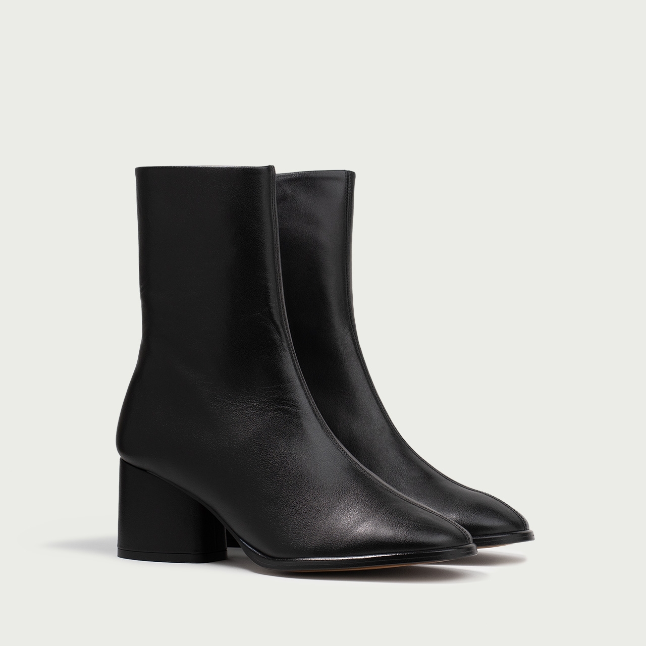 Botine negre cu vârf rotund și toc gros Celine din piele naturală - Img 3