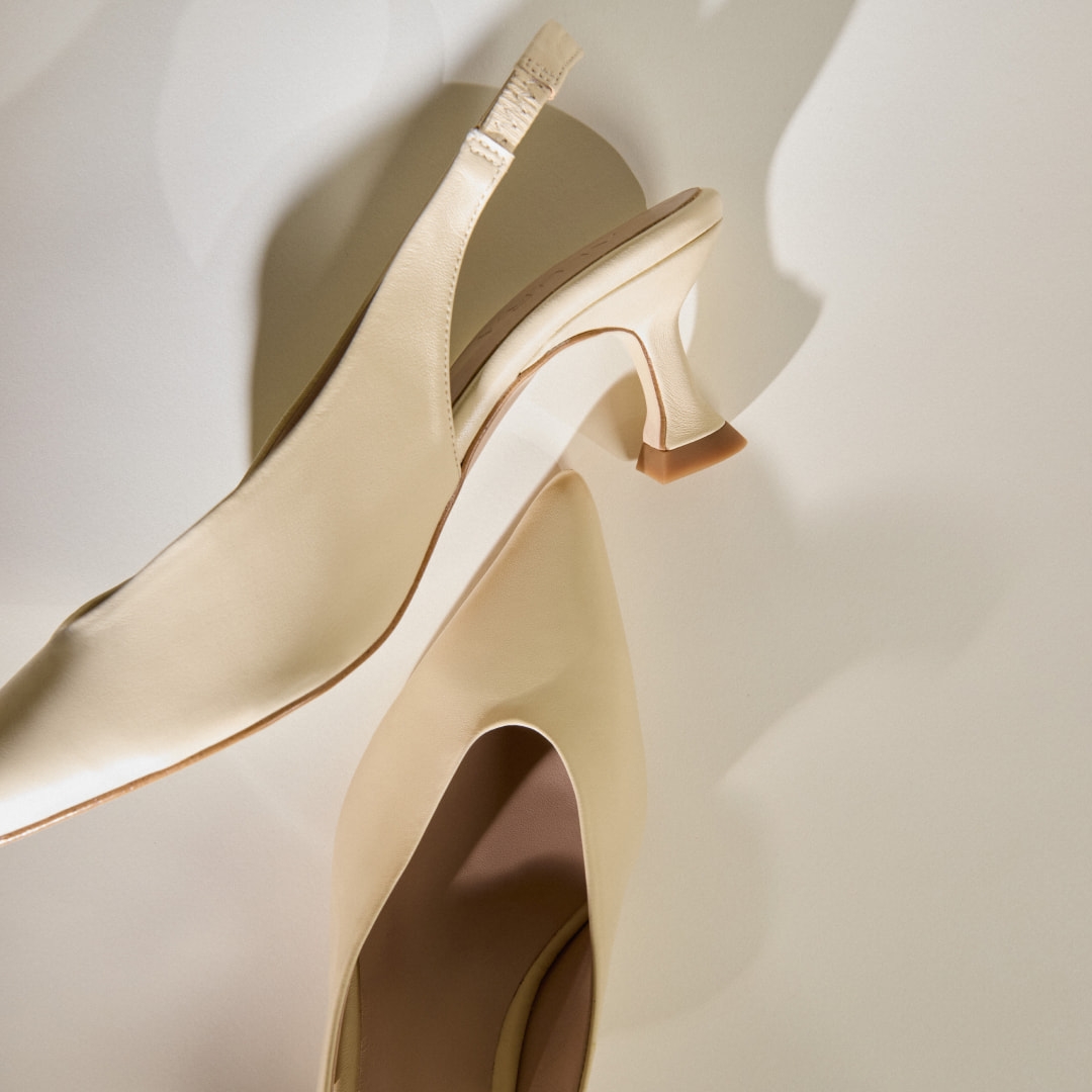 Pantofi decupați cu toc subțire galben deschis Antonella din piele naturală - Img 2