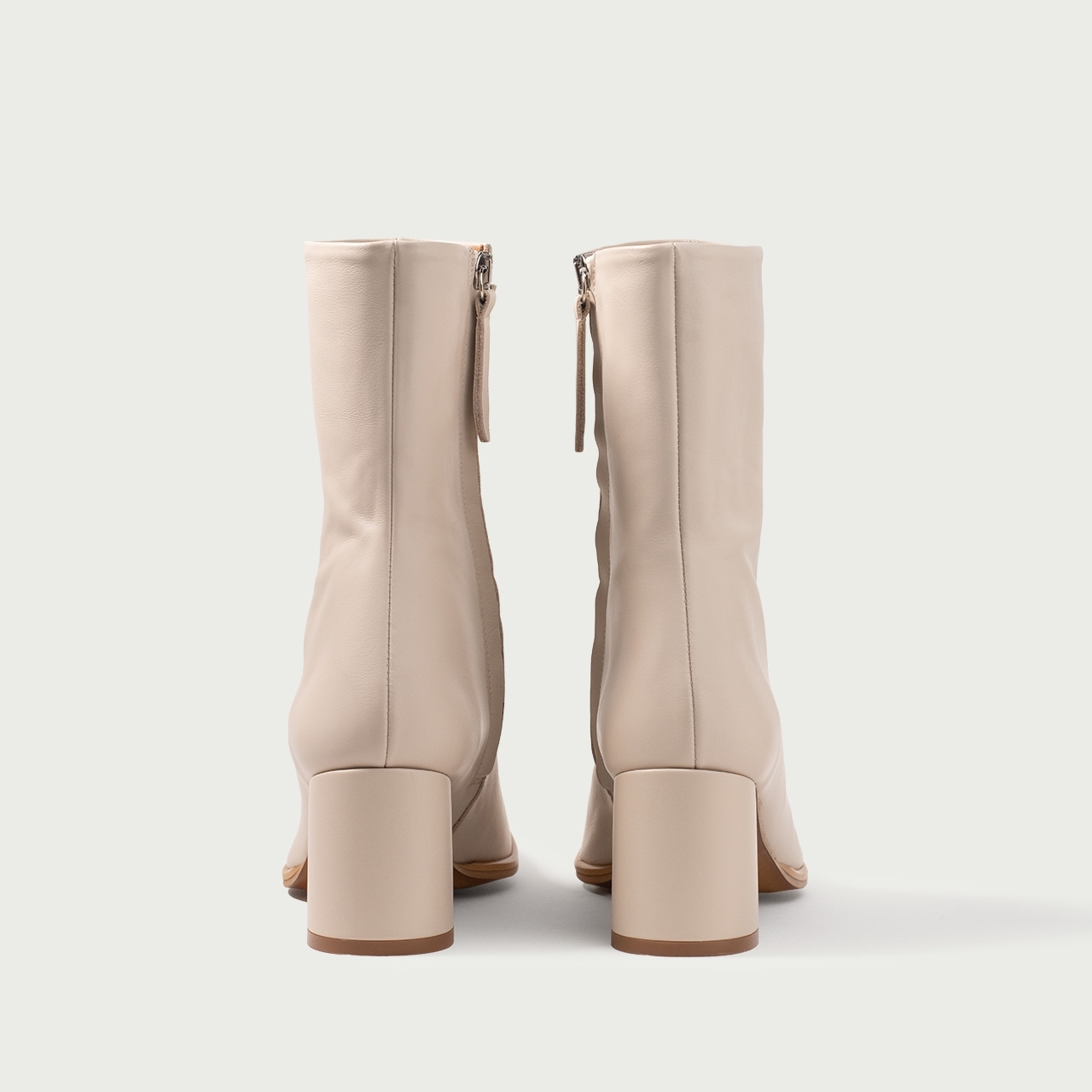Botine ivoire cu vârf rotund și toc gros Celine din piele naturală - Img 3