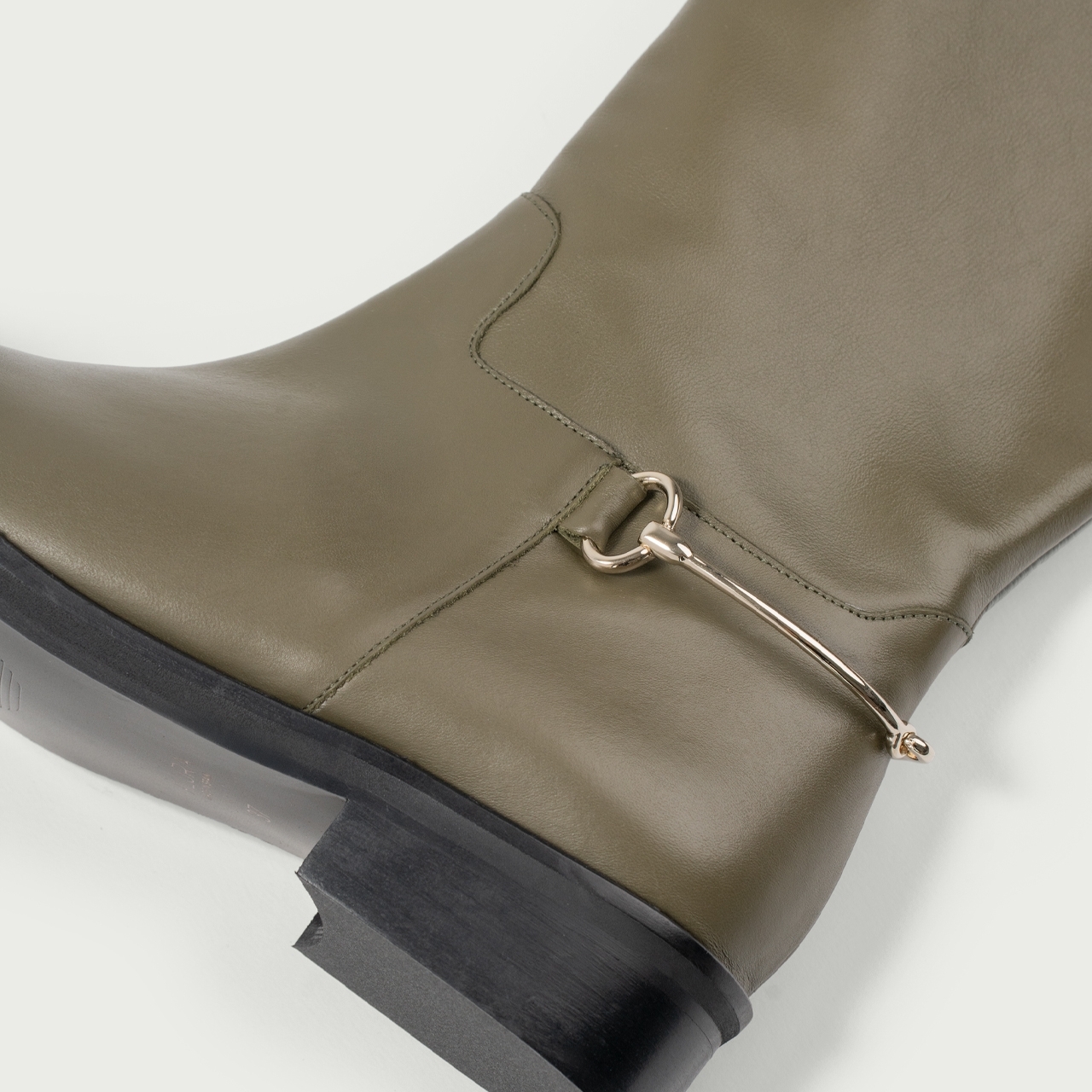 Cizme lungi khaki cu talpă joasă și accesoriu metalic Milla din piele naturală - Img 3