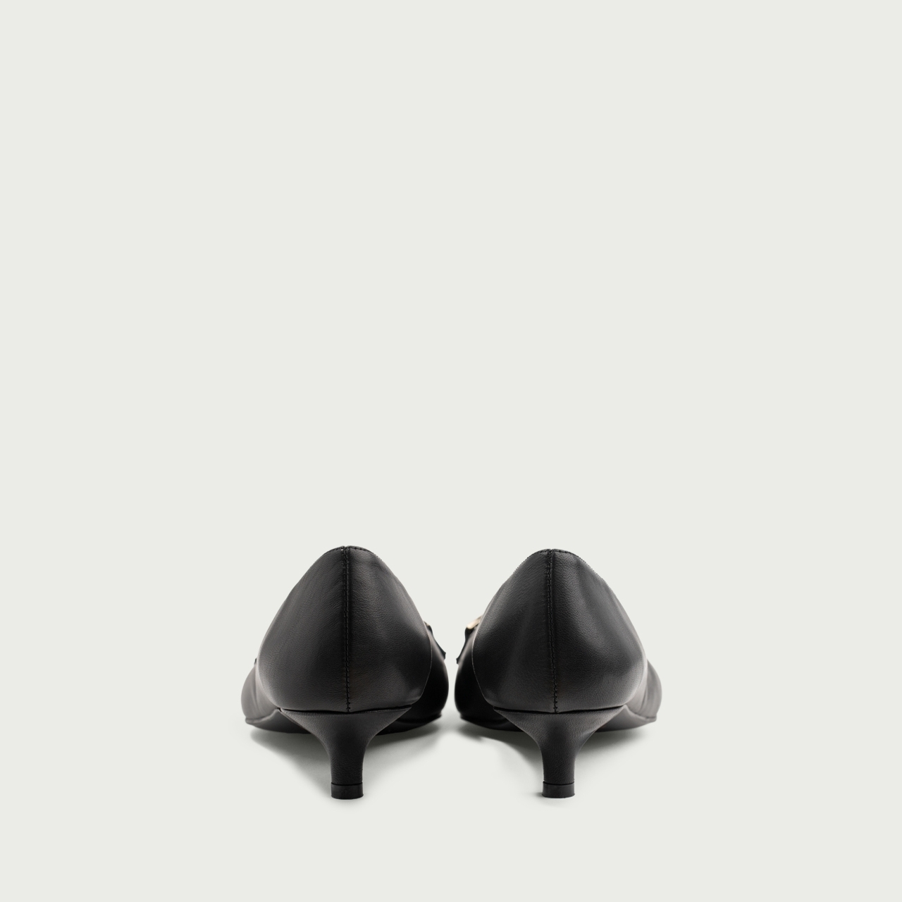 Pantofi negri cu toc mic și accesoriu Ariana din piele naturalǎ - Img 4