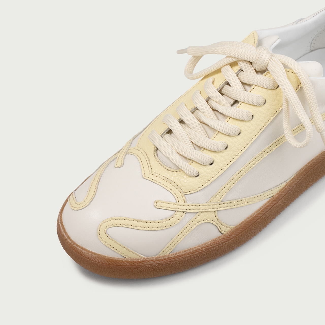 Pantofi sport off white cu detalii galbene Alma 001 din piele naturală - Img 4