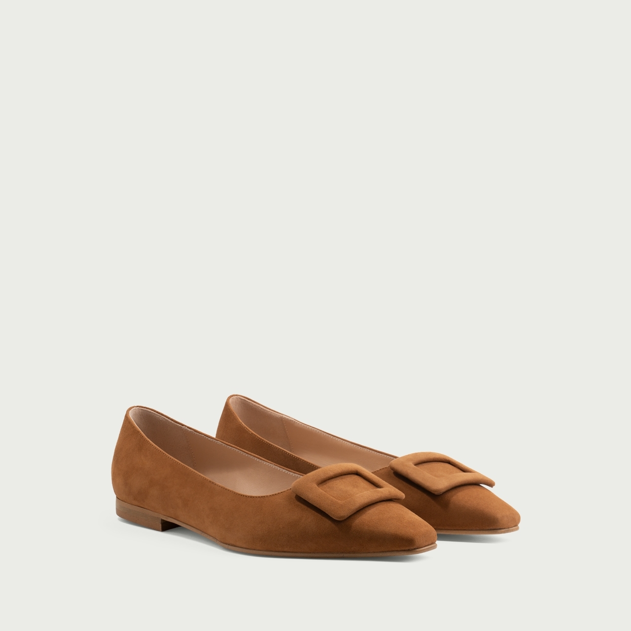 Balerini camel cu vârf ascuțit și accesoriu geometric Andia din piele întoarsă naturală - Img 2
