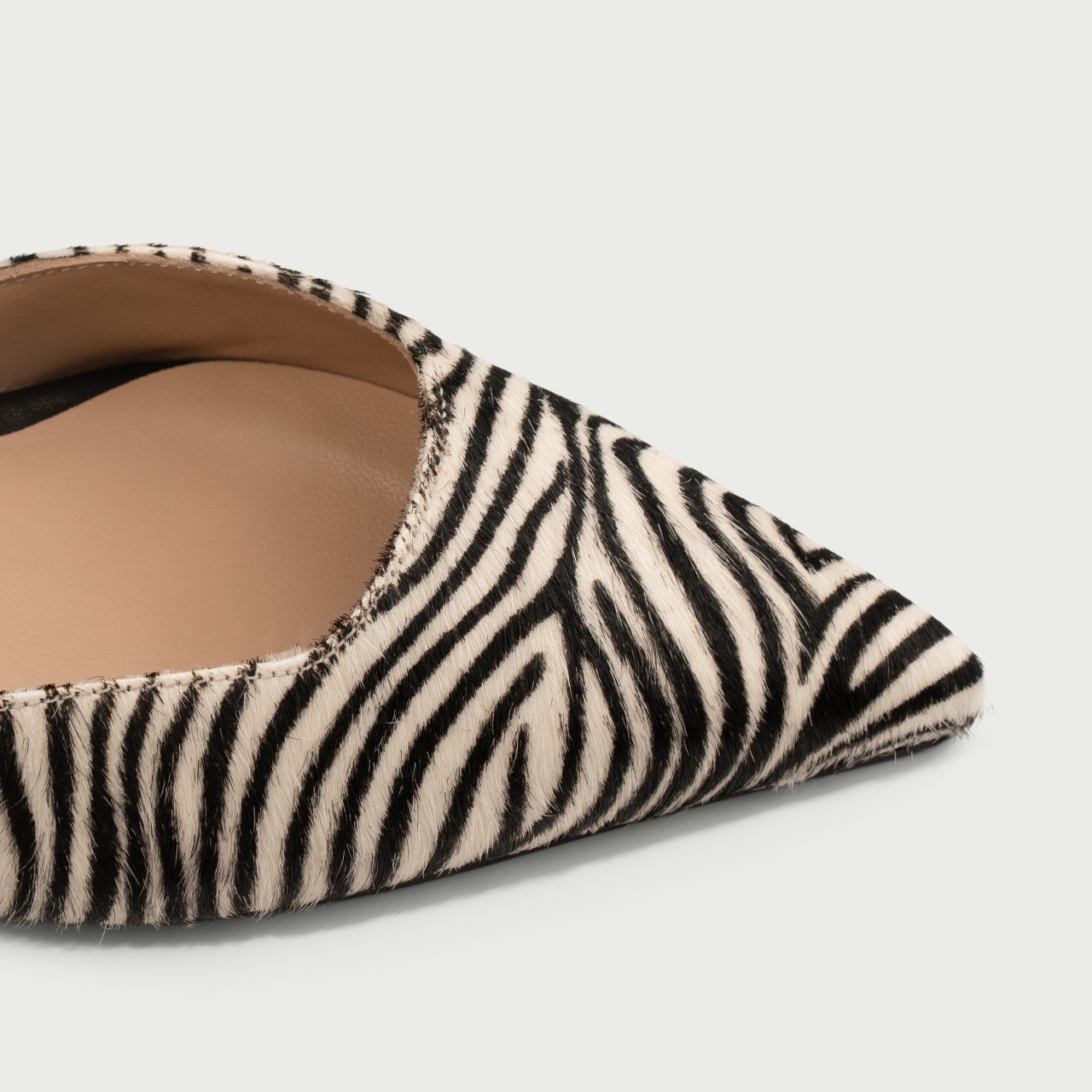 Pantofi cu toc subțire și baretǎ pe picior Ina din piele naturală zebra print - Img 4
