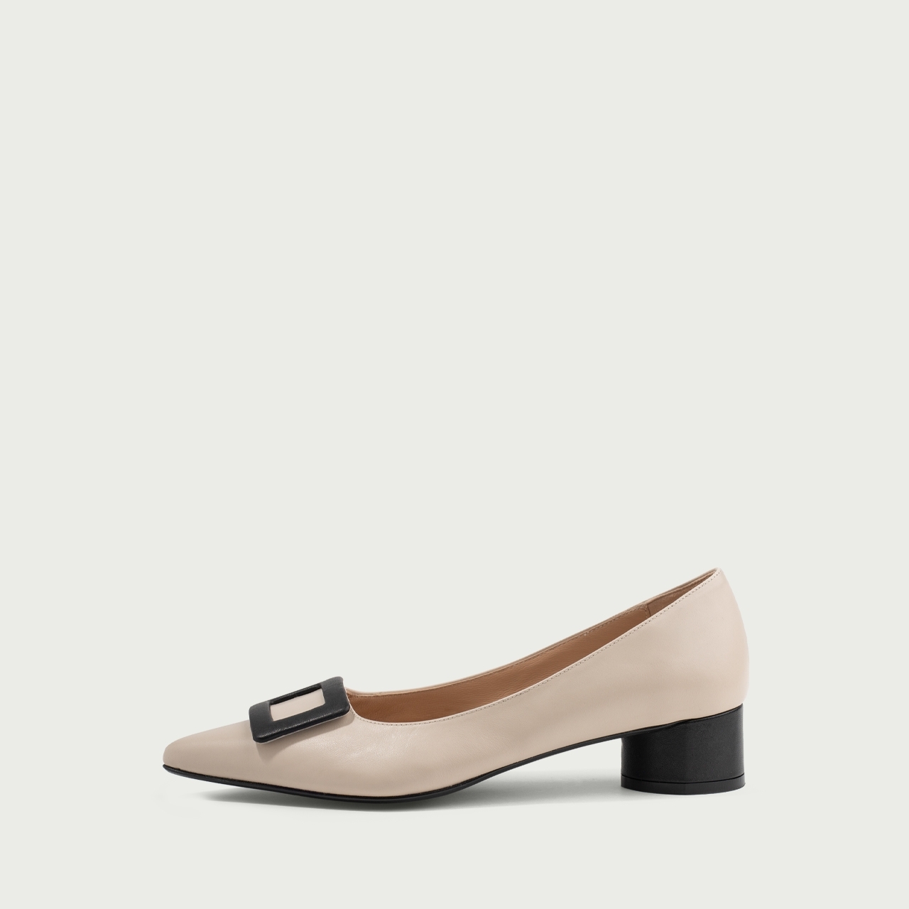 Pantofi ivoire cu toc mic și accesoriu geometric Erica din piele naturală - Img 1