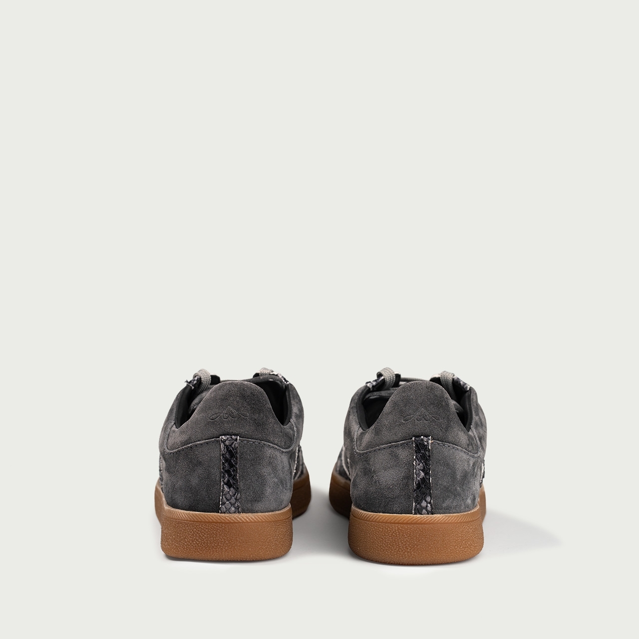 Pantofi sport gri cu detalii croco print Alma 001 din piele naturală întoarsă - Img 4