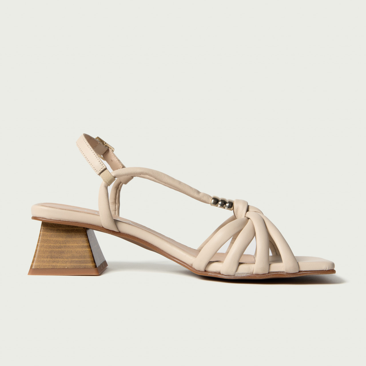 Sandale cu toc mic Juliet din piele naturală bej cu accesoriu auriu - Img 5