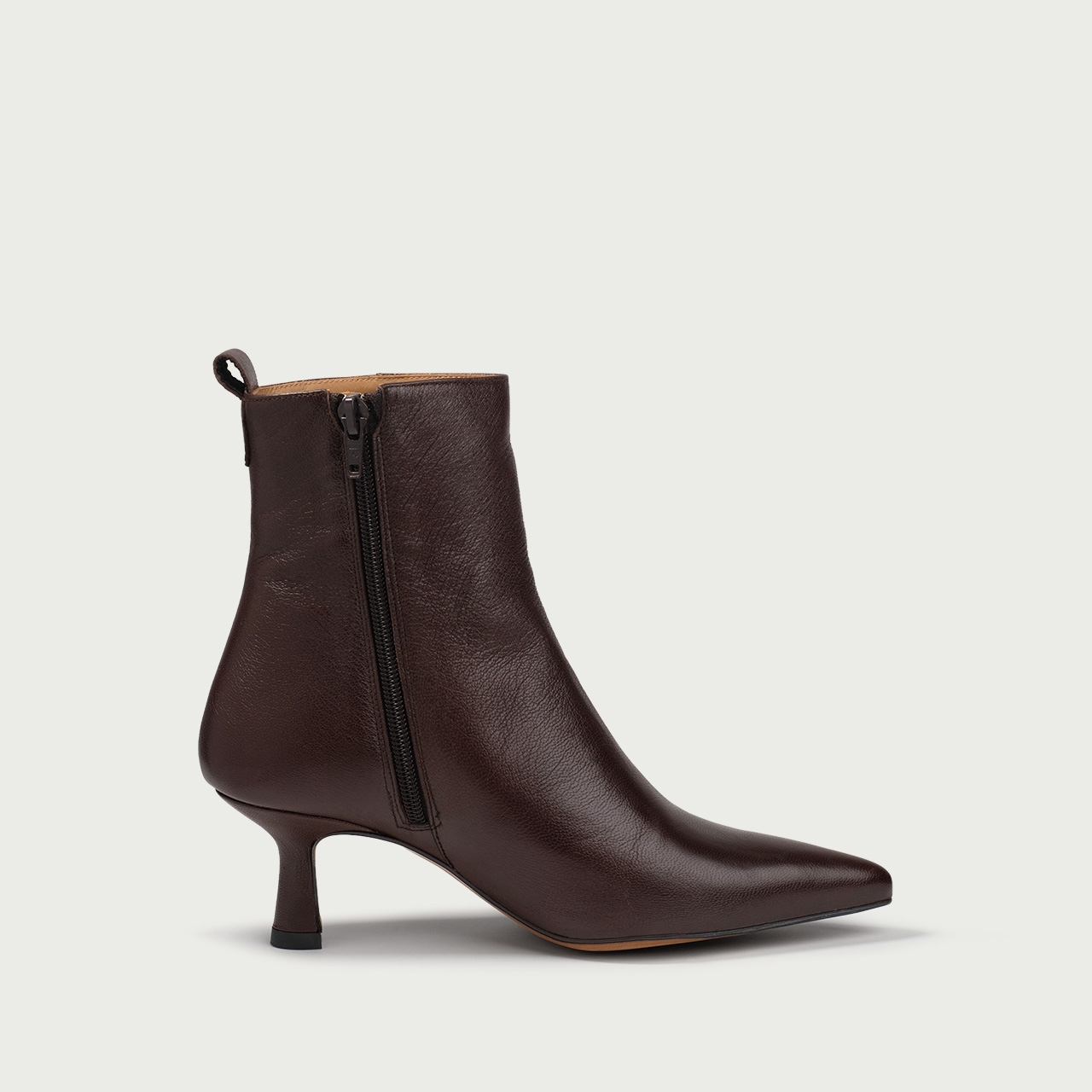 Botine maro ciocolatiu cu toc subțire Angelique din piele naturală de capră - Img 6