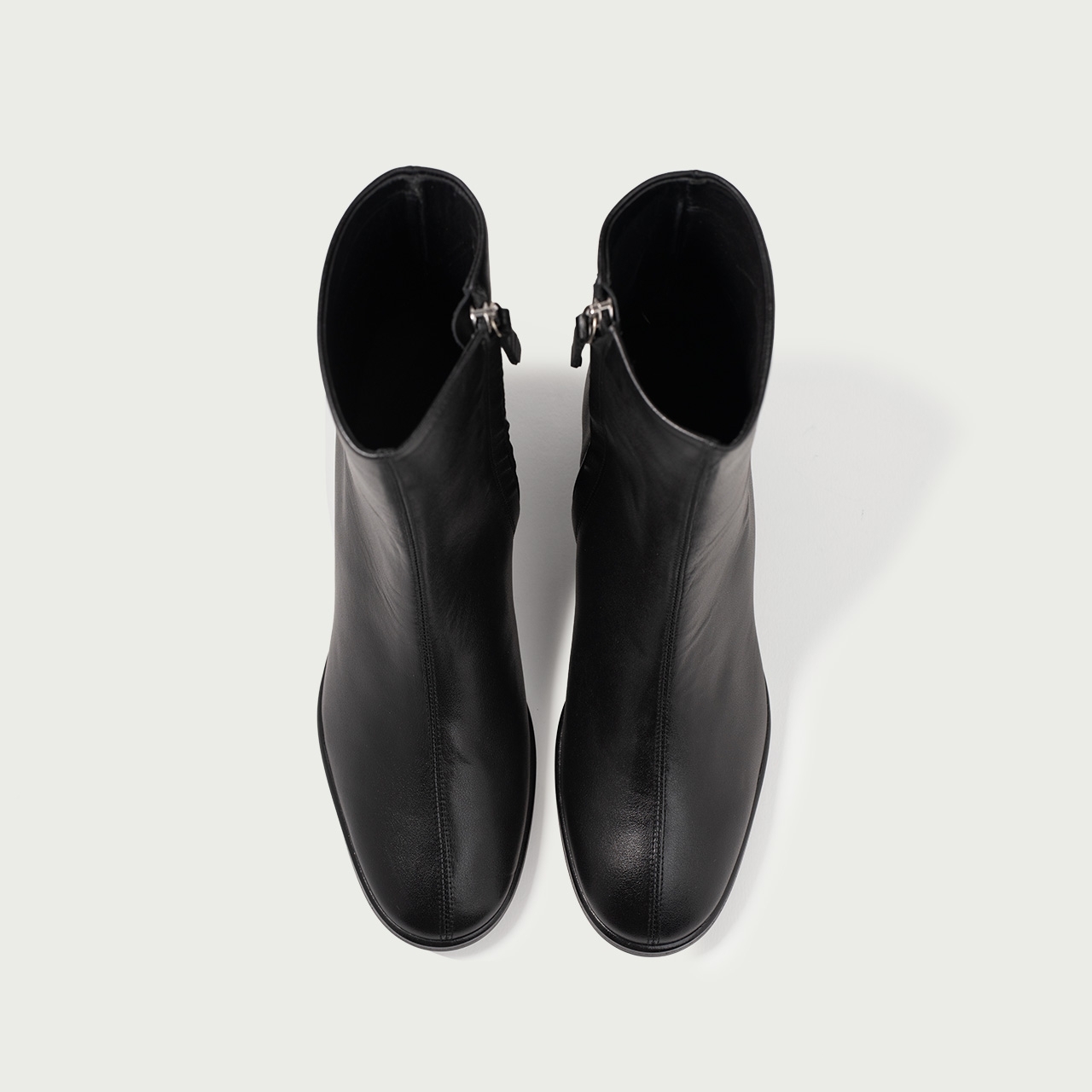 Botine negre cu vârf rotund și toc gros Celine din piele naturală - Img 4