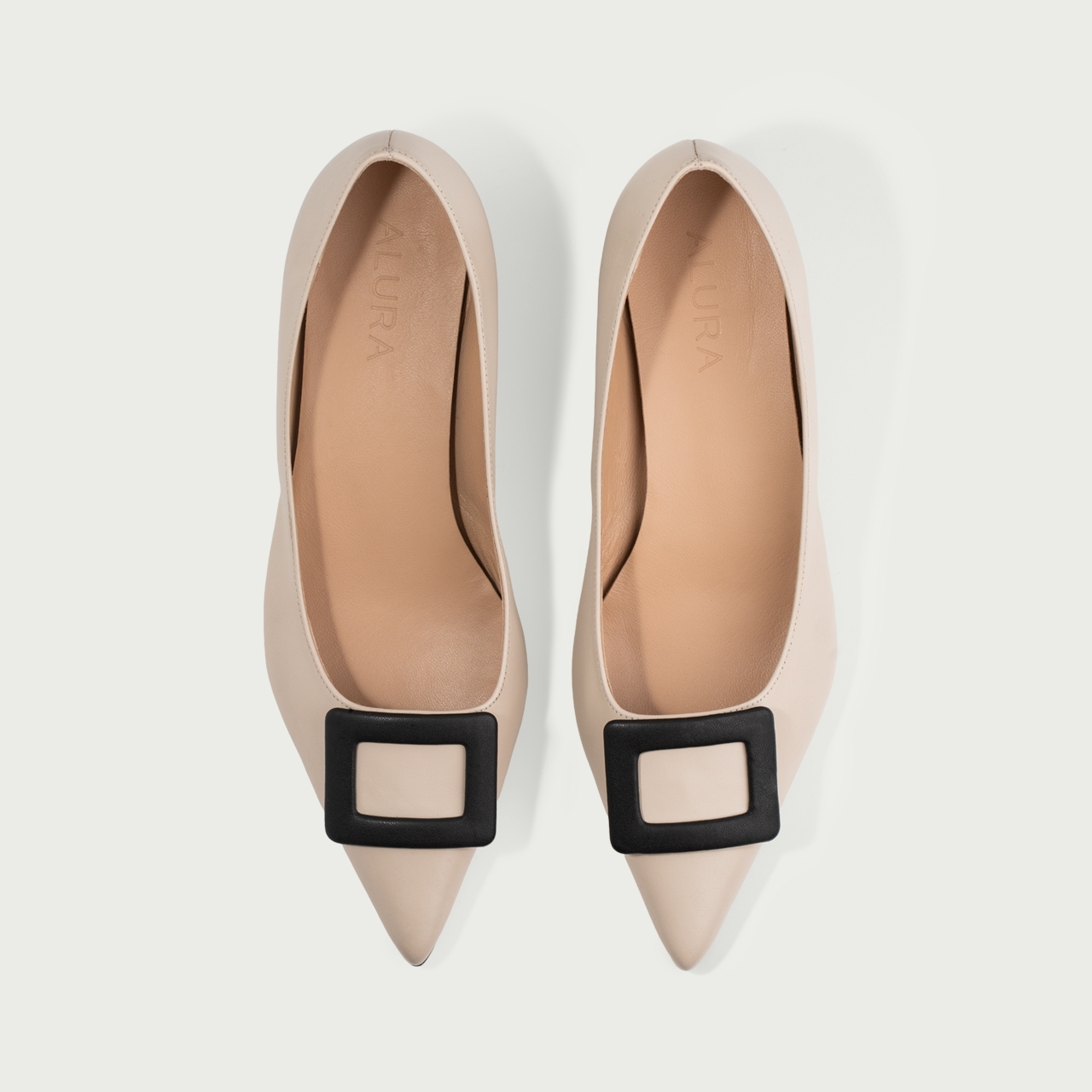 Pantofi ivoire cu toc mic și accesoriu geometric Erica din piele naturală - Img 3