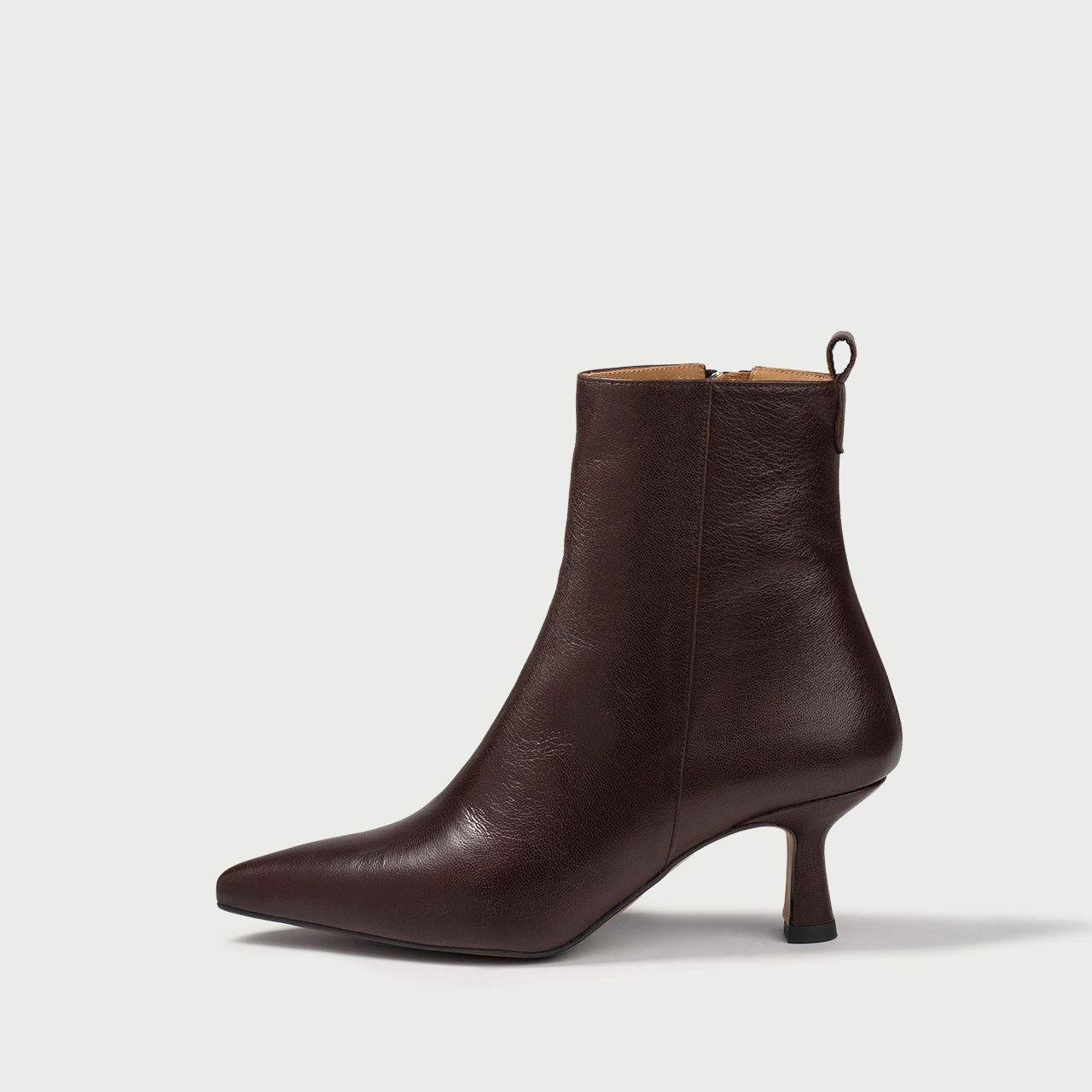 Botine maro ciocolatiu cu toc subțire Angelique din piele naturală de capră - Img 1