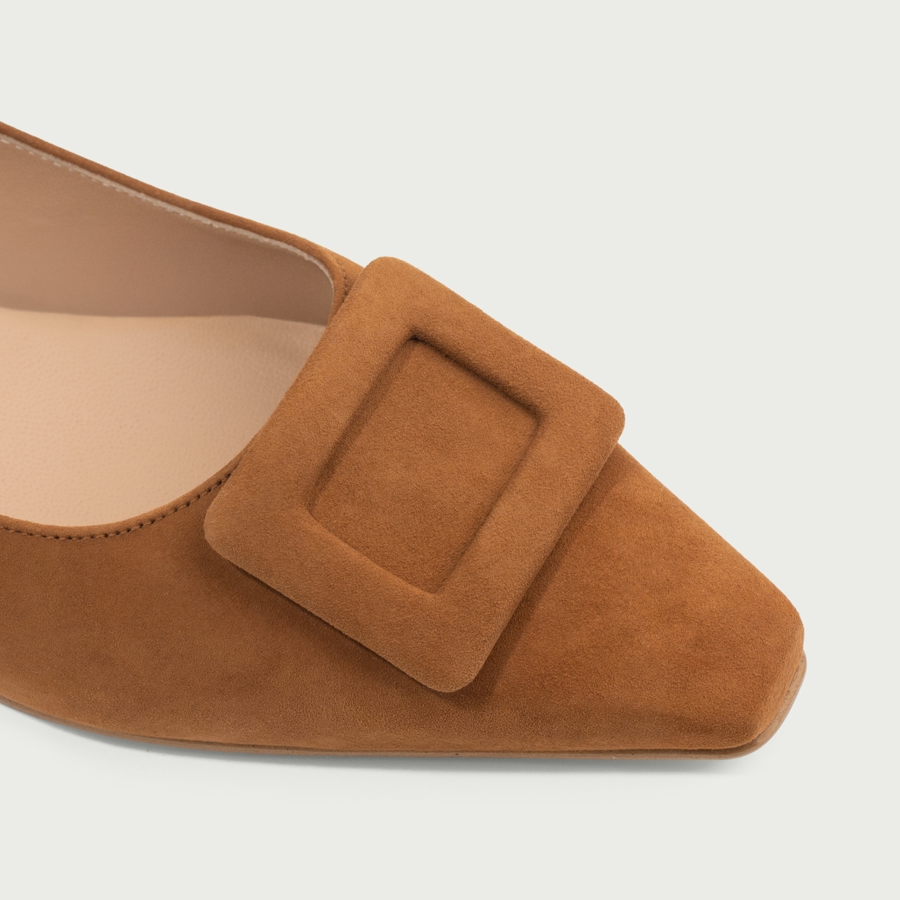 Balerini camel cu vârf ascuțit și accesoriu geometric Andia din piele întoarsă naturală - Img 4