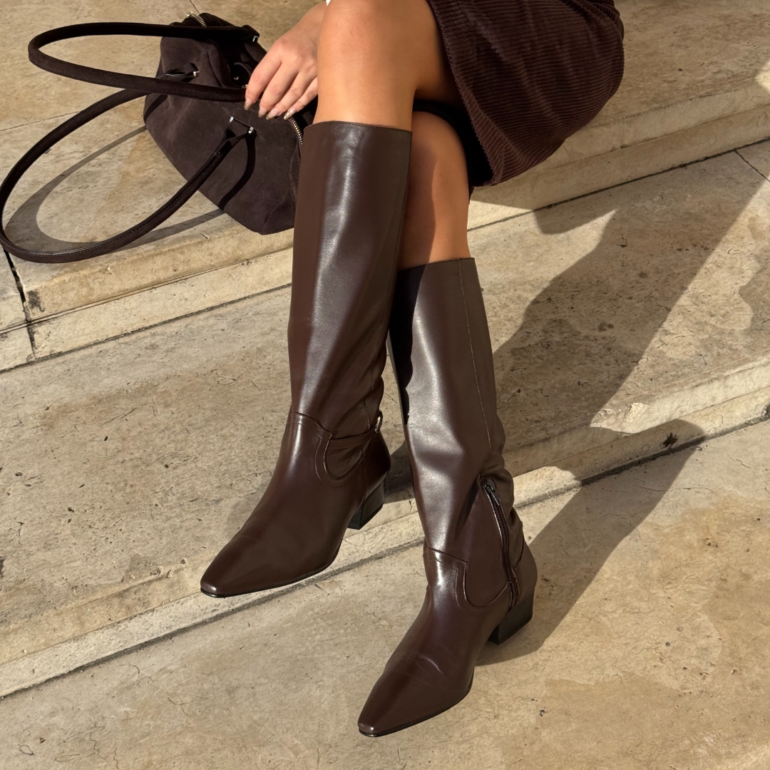 Cizme lungi maro ciocolatiu cu toc gros și accesoriu metalic Natalie din piele naturală - Img 5