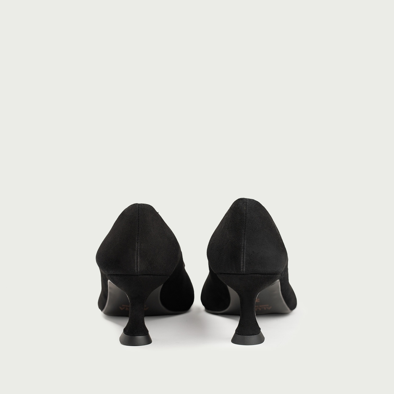 Pantofi stiletto negri cu accesoriu geometric Alana din piele întoarsă naturală - Img 4