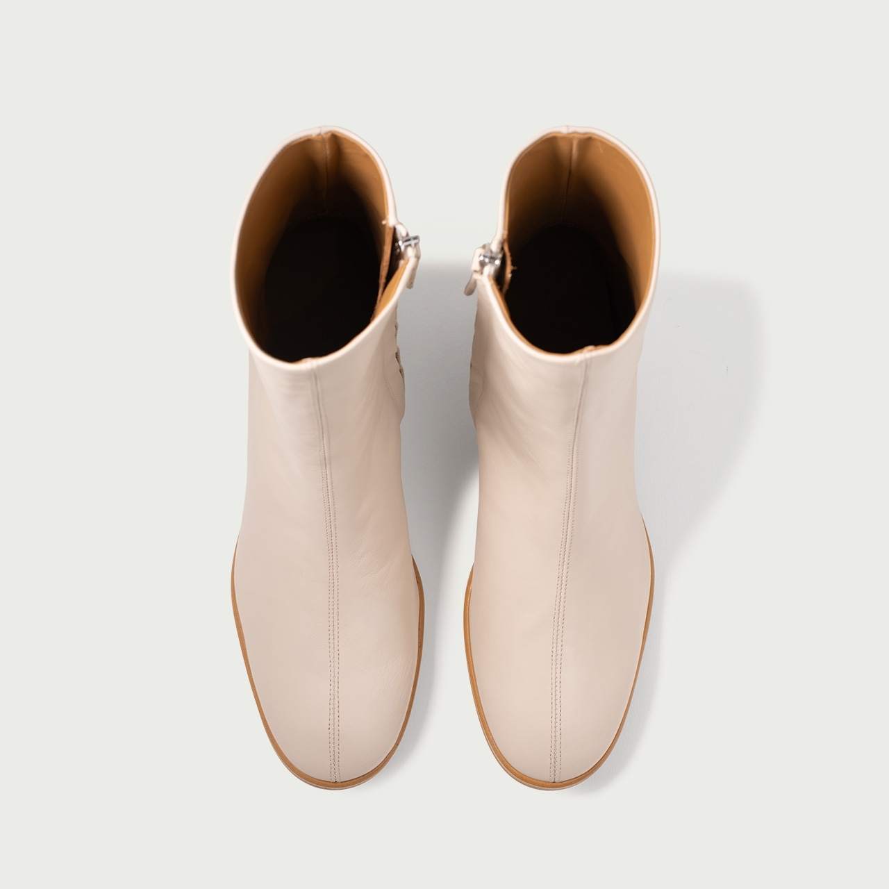Botine ivoire cu vârf rotund și toc gros Celine din piele naturală - Img 5