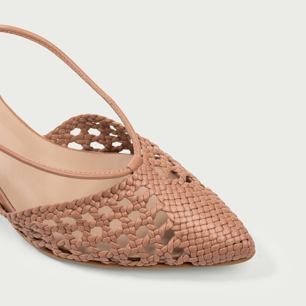 Pantofi decupați nude cu toc subțire Cecille din piele naturală împletită - Img 4