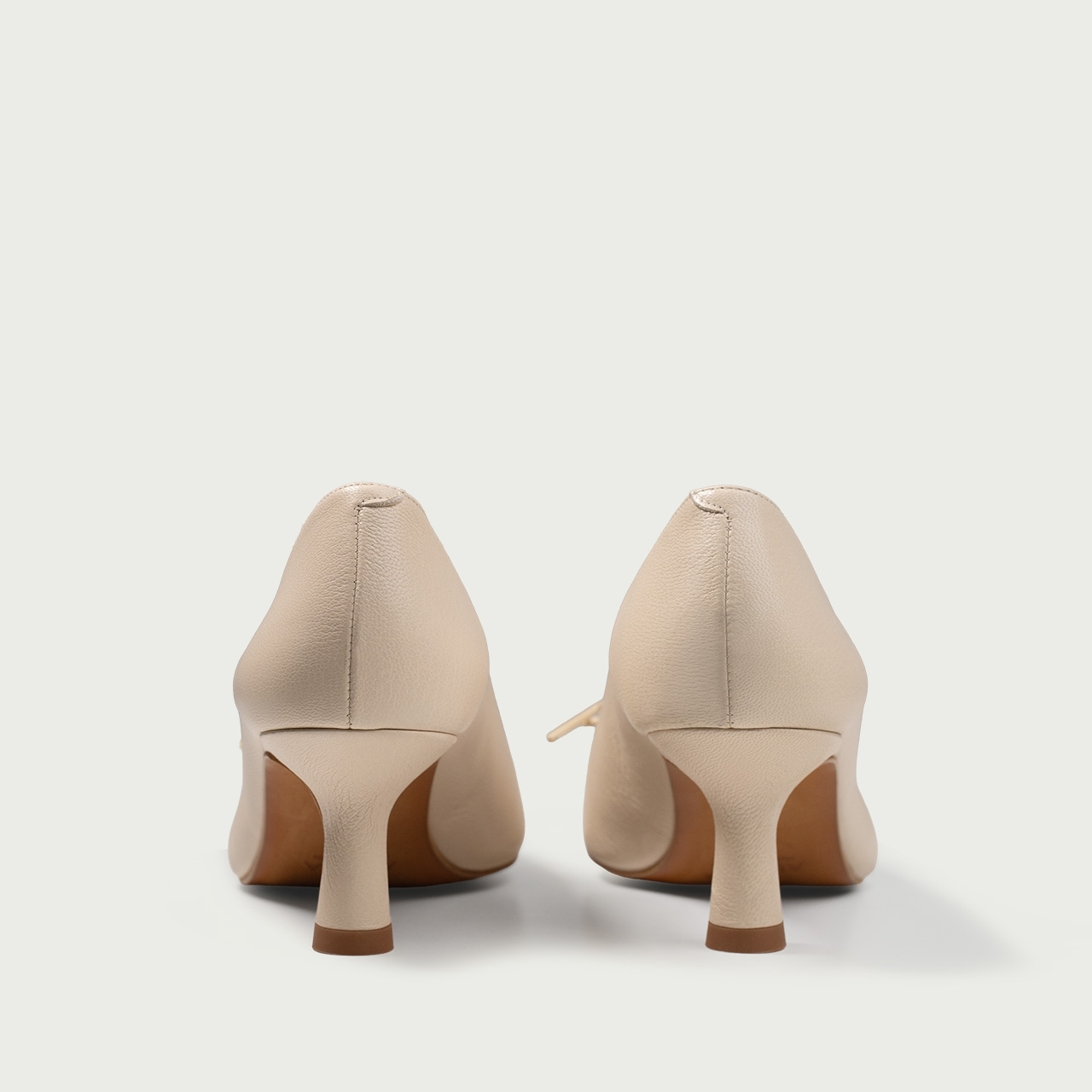 Pantofi beige cu șireturi și toc subțire Alis din piele naturală - Img 4