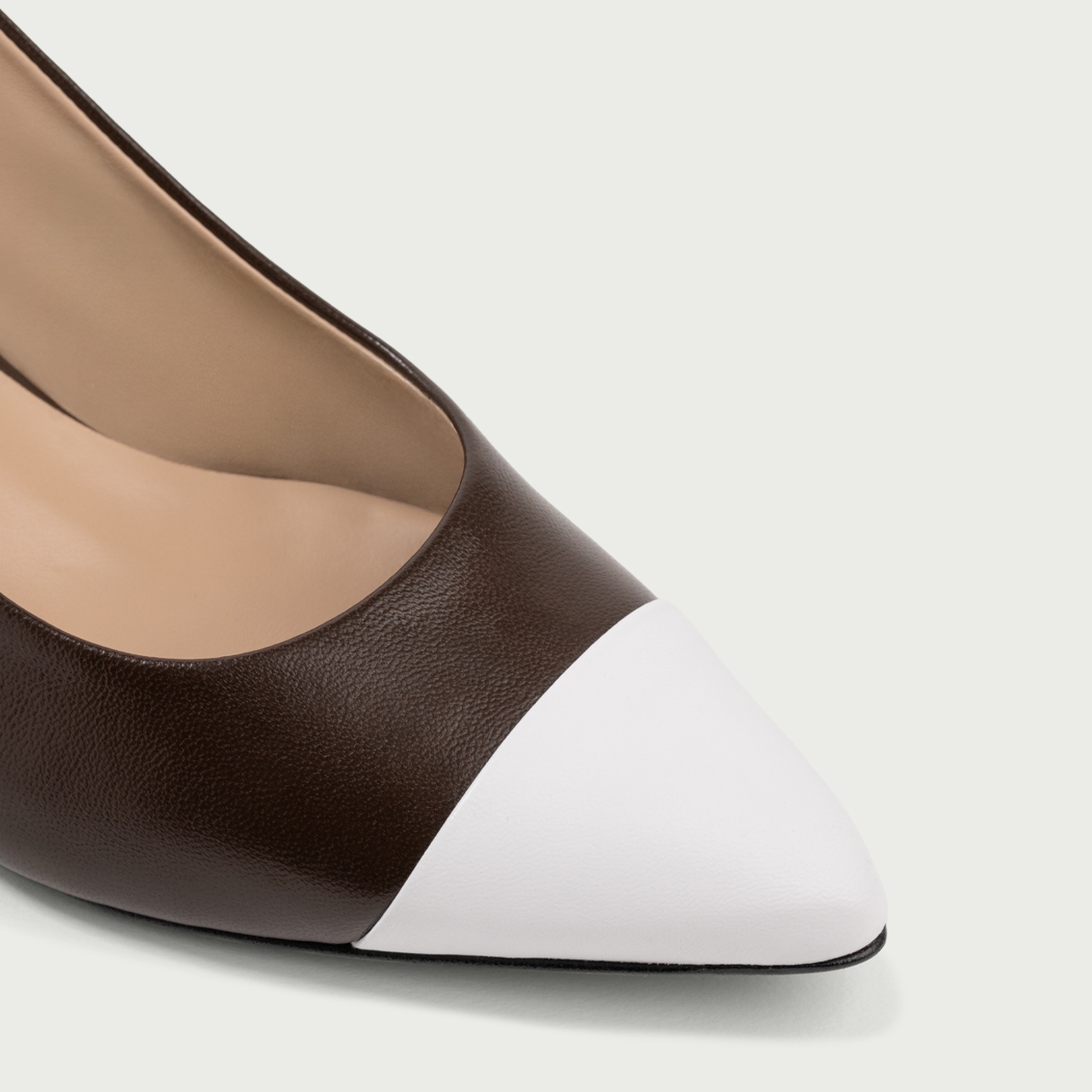 Pantofi cu toc gros decupați maro ciocolatiu Sonia din piele naturală - Img 3