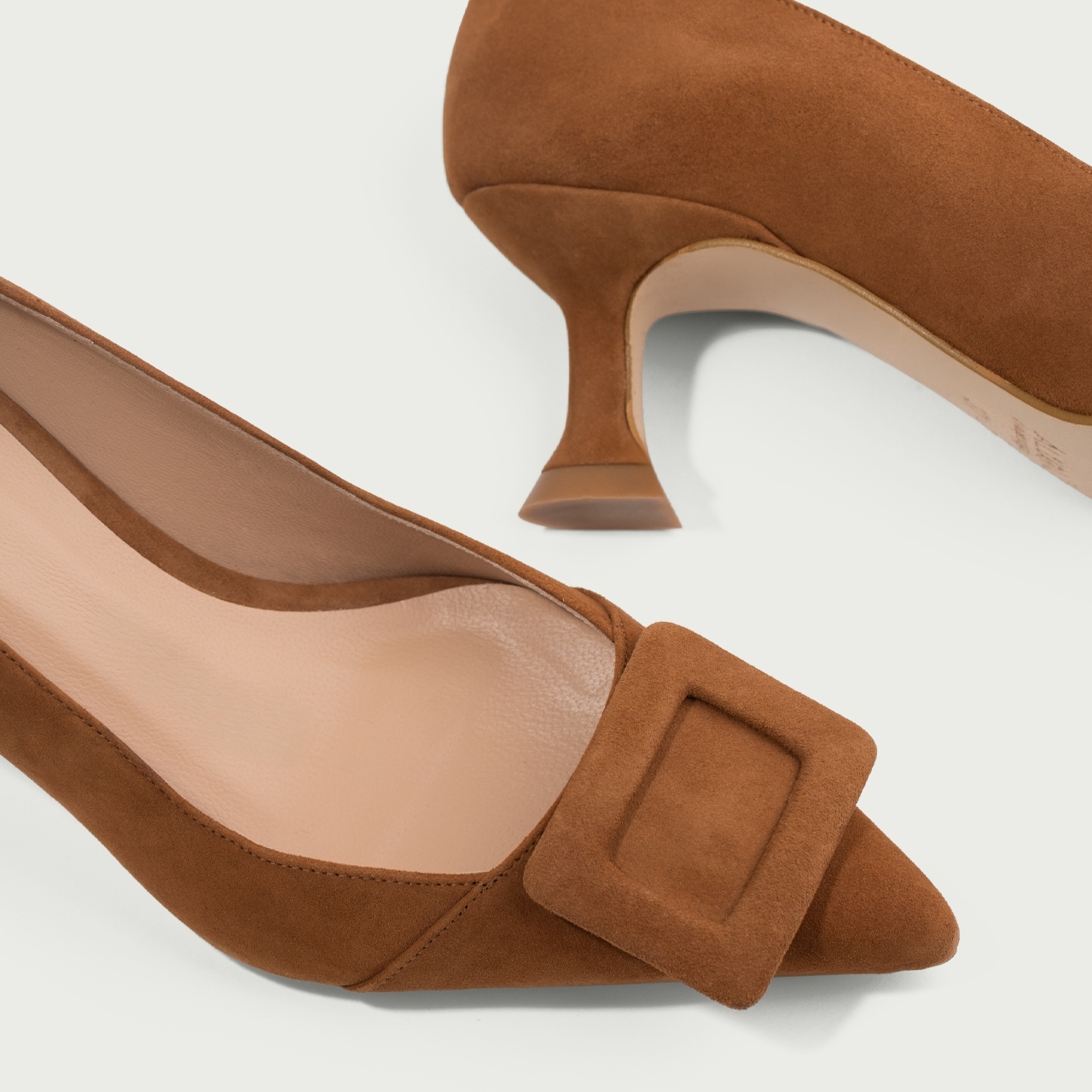 Pantofi stiletto camel cu accesoriu geometric Alana din piele întoarsă naturală - Img 4