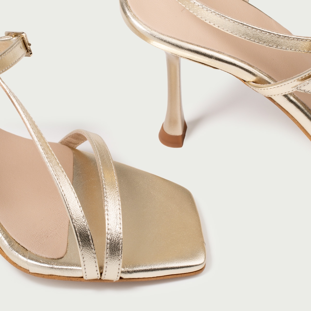 Sandale cu toc subțire aurii Amaia din piele naturală - Img 3