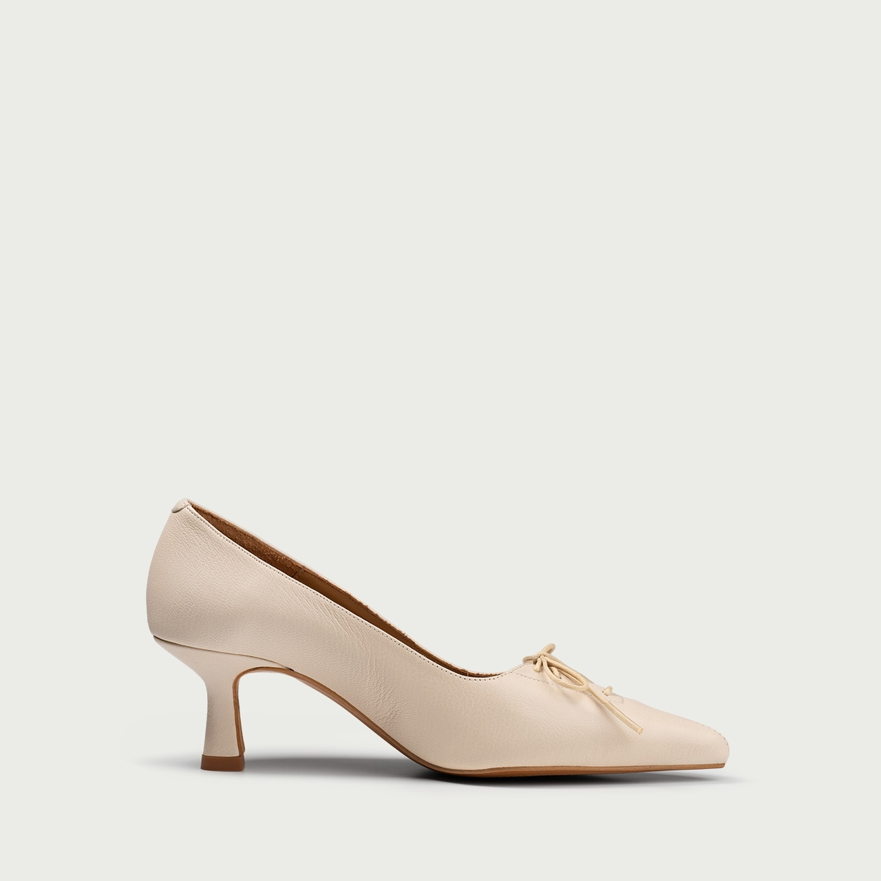 Pantofi beige cu șireturi și toc subțire Alis din piele naturală - Img 2