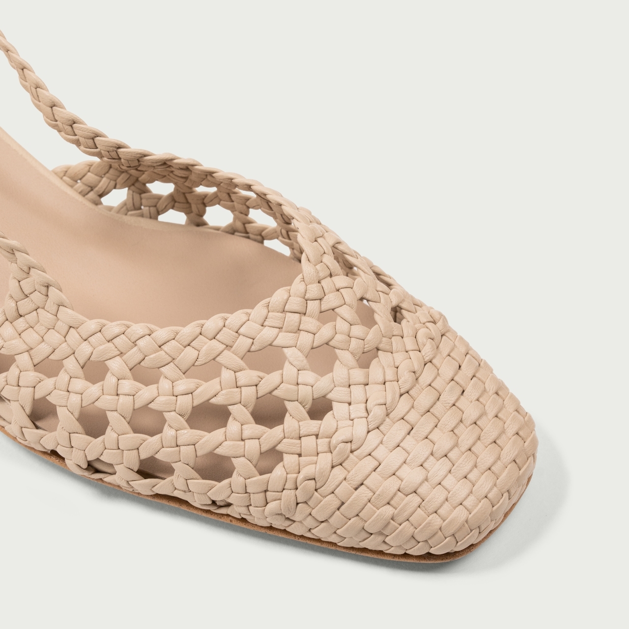 Pantofi decupați bej cu toc gros Daiana din piele naturală împletita - Img 6