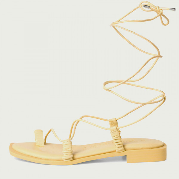 Sandale damă galbene din piele naturală cu șiret pe picior