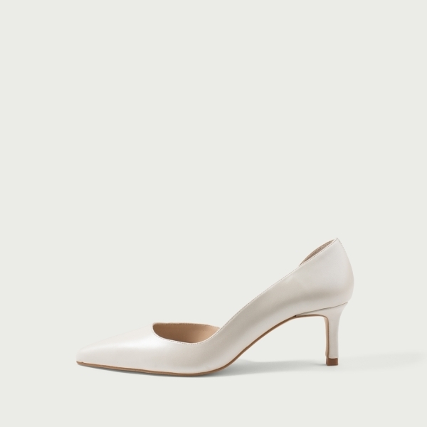 Pantofi albi de mireasǎ cu toc subțire și decupaj lateral Norina din piele naturală