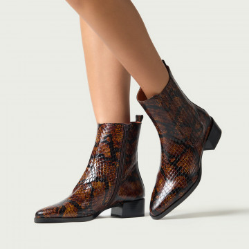 Cizme scurte Tanya din piele naturală cu vârf ascuțit animal print