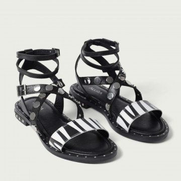 Sandale fără toc negre Andrea din piele naturală cu capse argintii și baretă print zebră