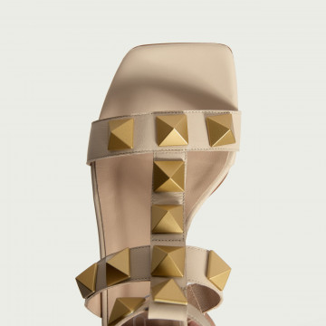 Sandale joase Ariella din piele naturală bej cu barete bătute în ținte aurii