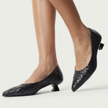 Pantofi stiletto Luana negri din piele naturală împletită cu toc mic