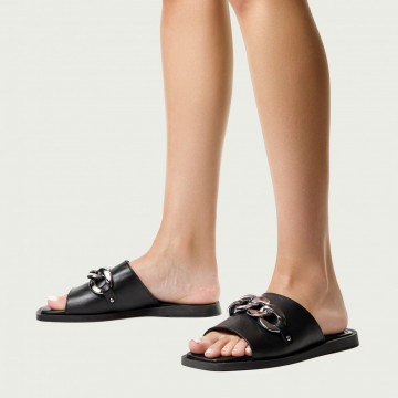 Papuci Arya negri din piele naturală cu lanț argintiu