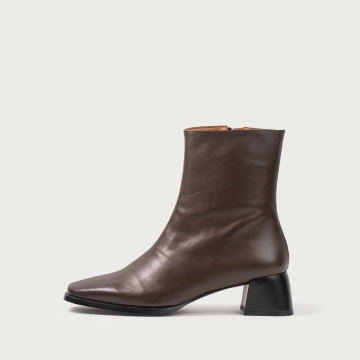 Cizme scurte maro ciocolatiu cu toc gros Zora din piele naturală