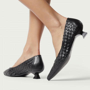 Pantofi stiletto Luana negri din piele naturală împletită cu toc mic